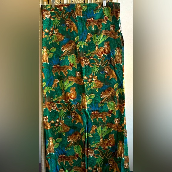 Rainforest Jungle Plant Wildlife Tiger Cheetah Lion cubs Green Brown fabric - Picture 5 of 5